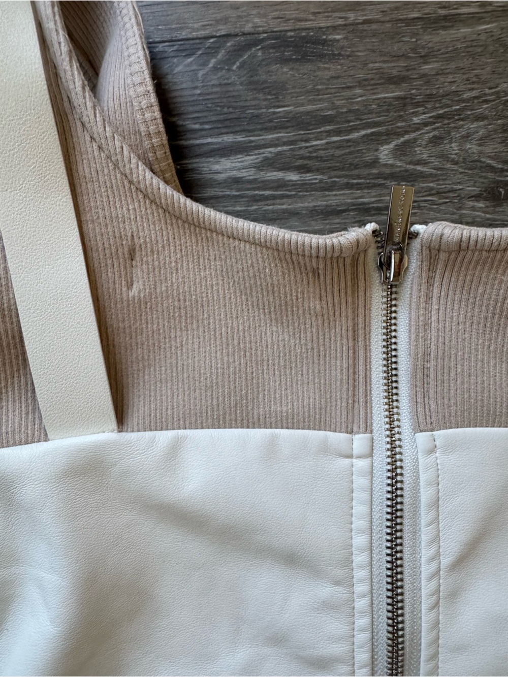 MANIERE DE VOIR Beige & White Zip-Front Sculpted Crop Tank - Picture 7 of 8